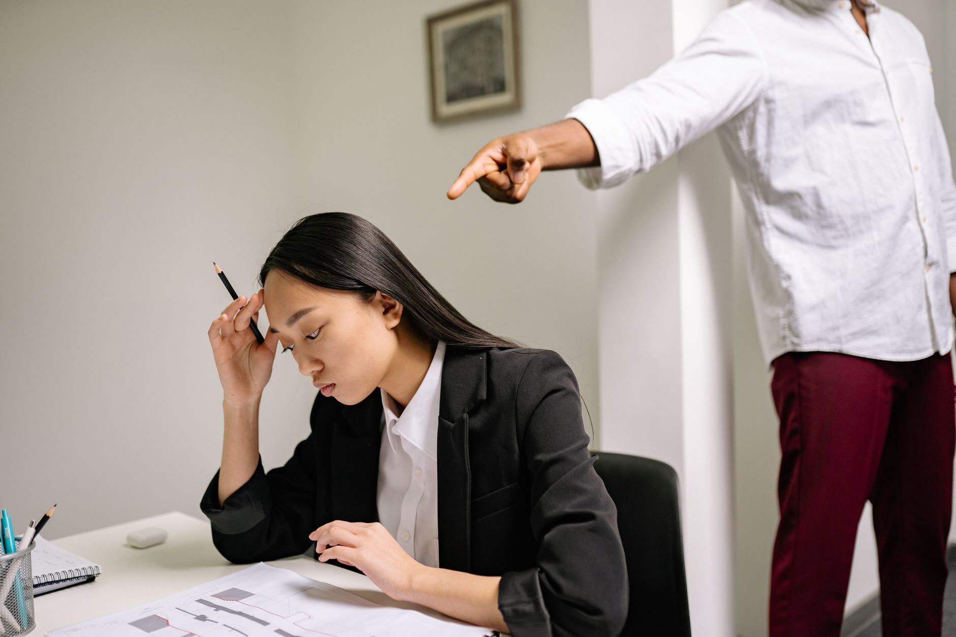 Tầm quan trọng của trang phục công sở tại bàn tư vấn